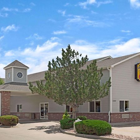 Hotel Super 8 By Wyndham Windsor Extérieur photo