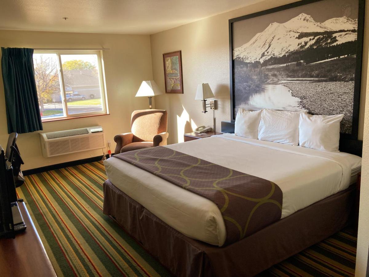 Hotel Super 8 By Wyndham Windsor Extérieur photo