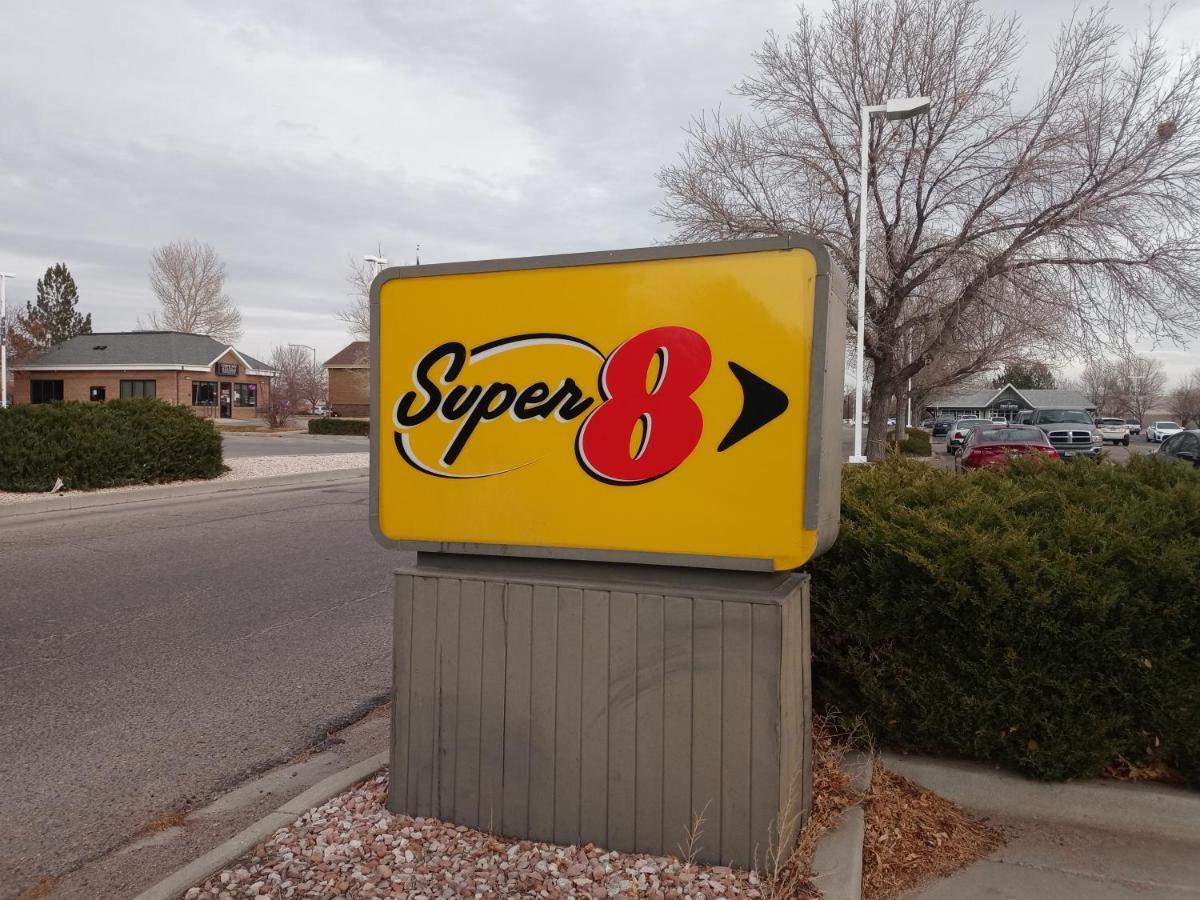 Hotel Super 8 By Wyndham Windsor Extérieur photo