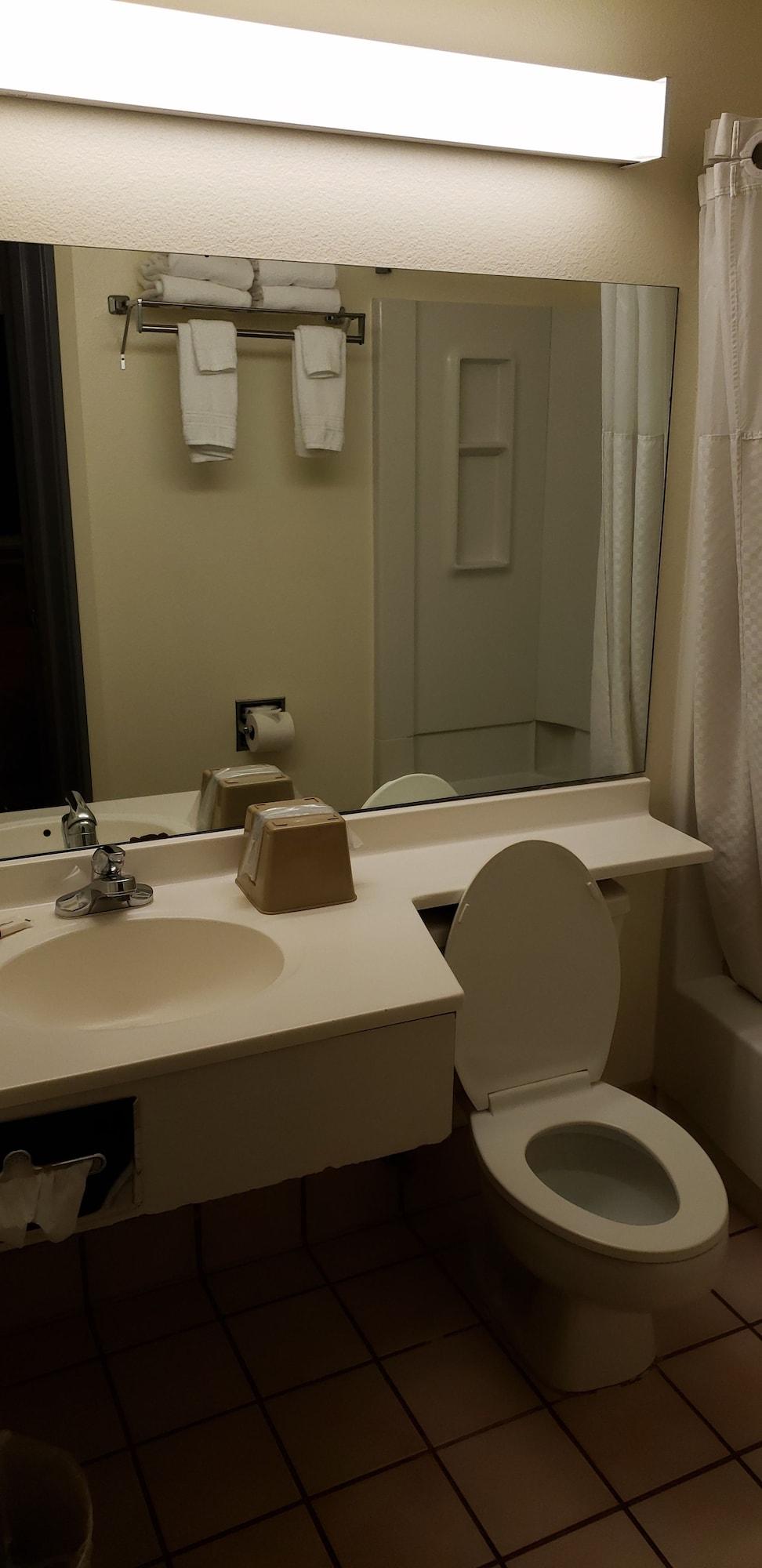 Hotel Super 8 By Wyndham Windsor Extérieur photo