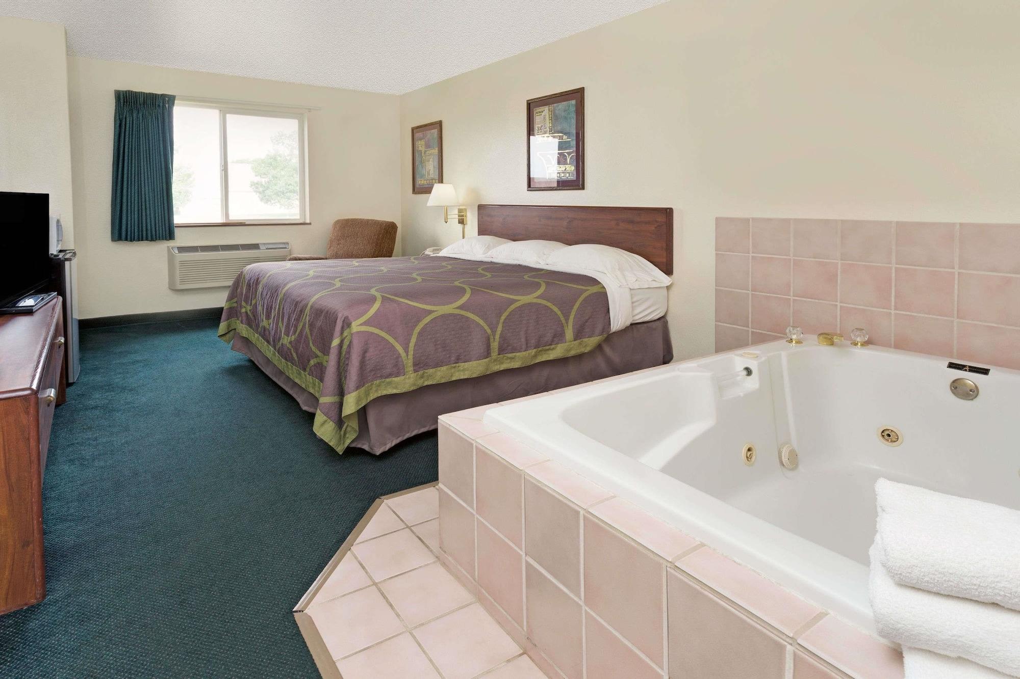 Hotel Super 8 By Wyndham Windsor Extérieur photo