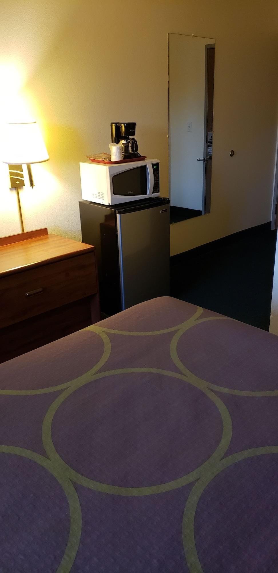 Hotel Super 8 By Wyndham Windsor Extérieur photo
