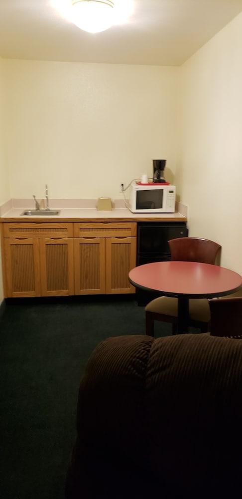 Hotel Super 8 By Wyndham Windsor Extérieur photo