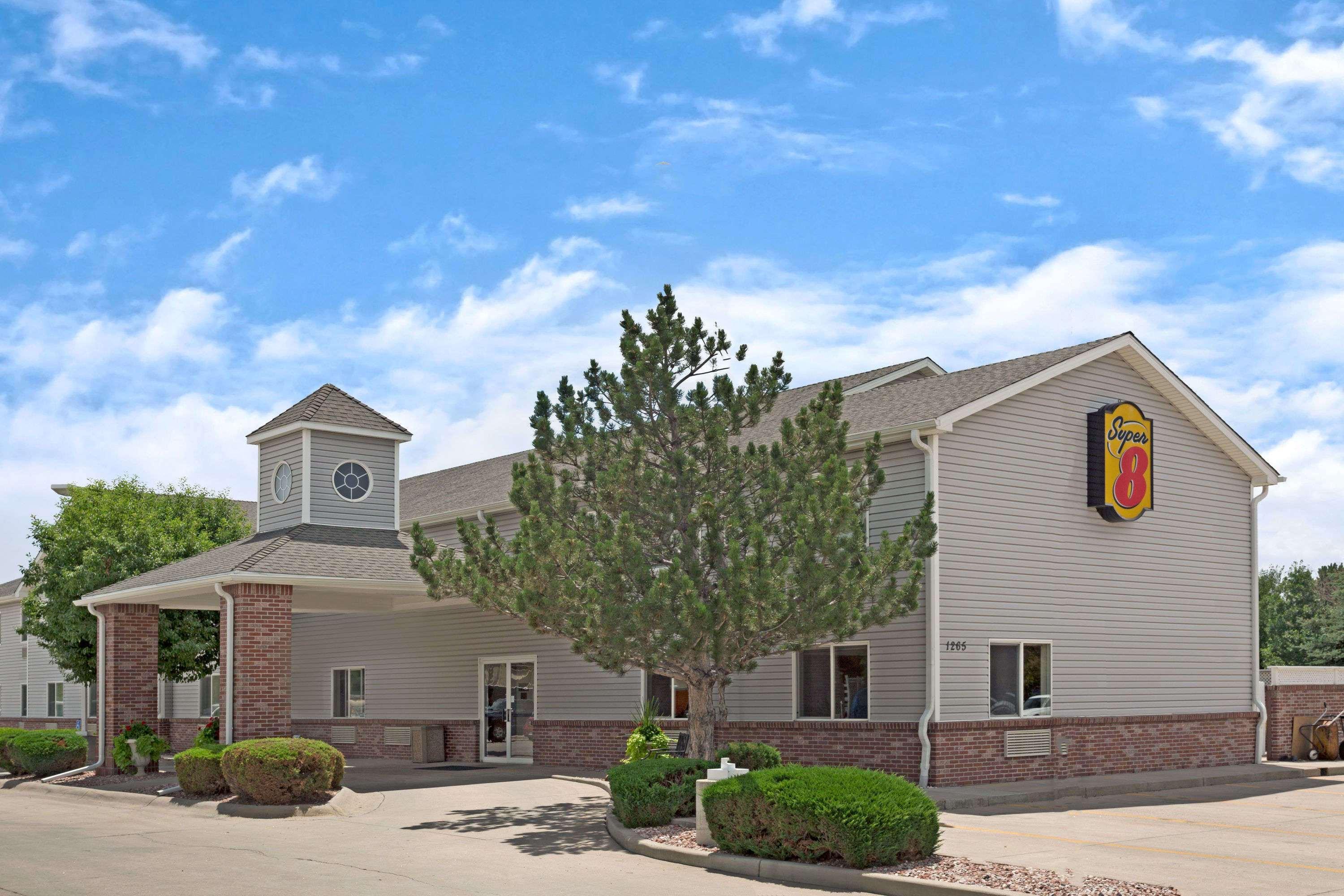 Hotel Super 8 By Wyndham Windsor Extérieur photo